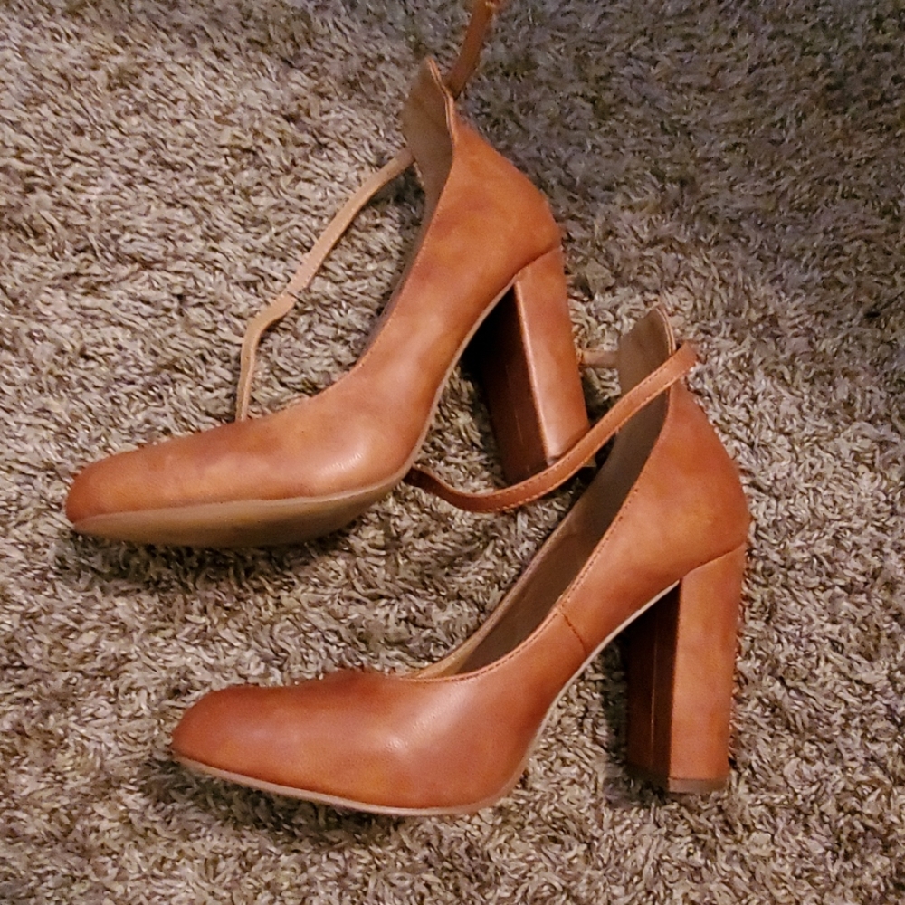 Eva Mendez Ankle strap Block heels